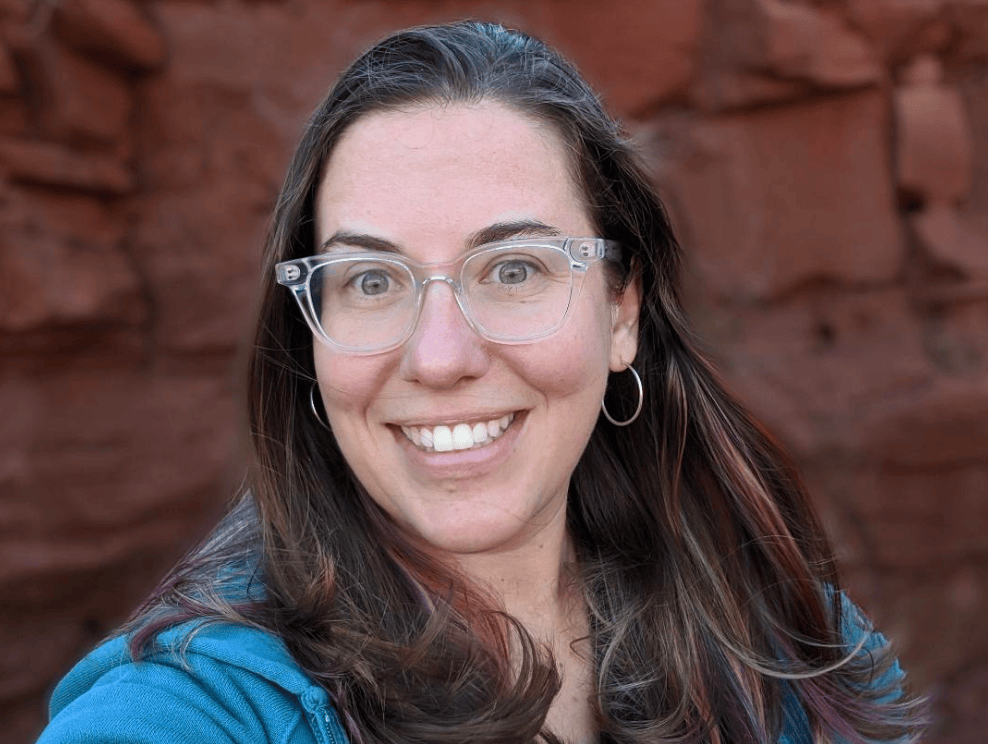 Moxey Munch, travel content creator for Canadians.